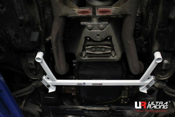 ULTRA RACING フロントメンバーブレース AUDI A6(C6) 4FAUKS/4FBATS 2004/07〜 LA4-1441