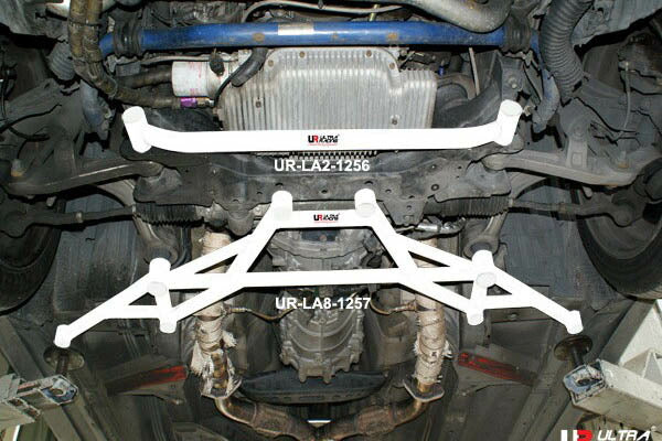 ULTRA RACING フロントメンバーブレース ニッサン フェアレディZ Z33 2002/07〜2008/12 LA2-1256