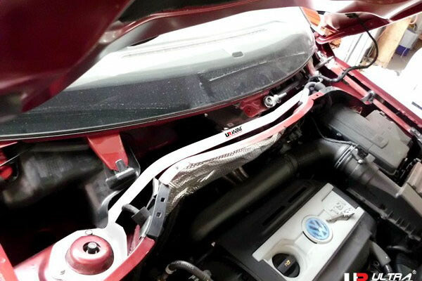 ULTRA RACING フロントタワーバー AUDI Q3 8UCCZF/8UCHP/8UCPSF/8UCZD 2012/05〜 TW2-1465