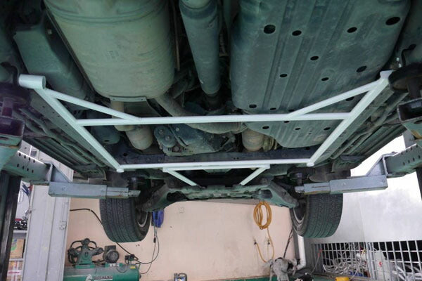 ULTRA RACING リアメンバーブレース トヨタ ランドクルーザー URJ202W/UZJ200W 2007/09〜 RL4-3807