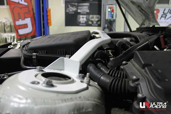 ULTRA RACING フロントタワーバー BMW Z4 E89 LM30/LM35 2009/05〜2015/12 TW2-2539