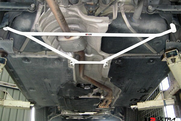 ULTRA RACING リアメンバーブレース BMW 1シリーズ E87 UD20/UF20 2004/10〜2012/08 RL4-1125