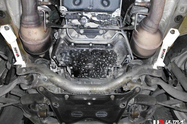 ULTRA RACING フロントメンバーサイドブレース MERCEDES BENZ Cクラス W204 204057 2007/06〜2015/04 LS4-1823P